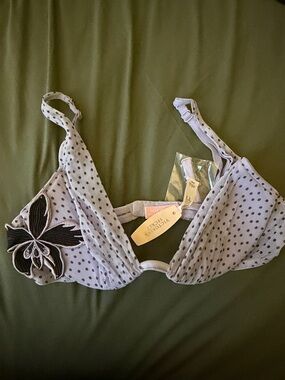 Victoria's Secret Light Gray Polka Dot Underwire Bra with Black Floral Applique